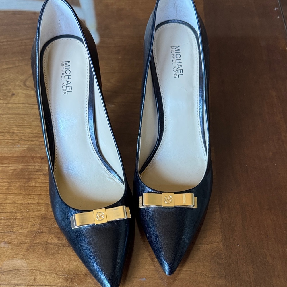 Michael Kors Black Pumps with Gold Bow
